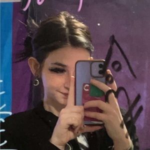 Meet your Posher, Alexus